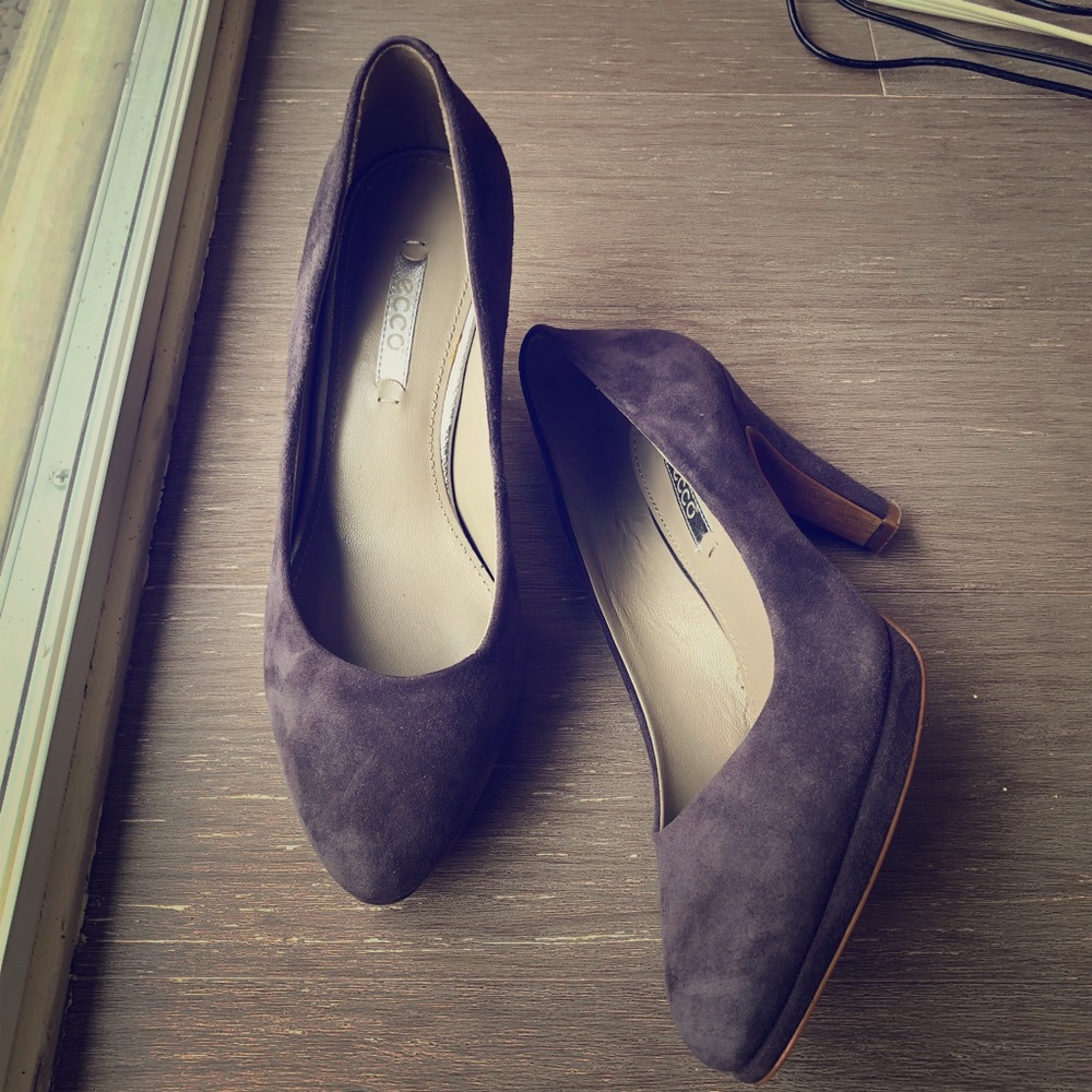 Ecco suede pumps